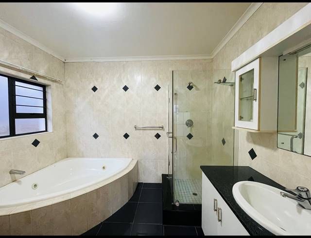 5 BEDROOM CLUSTER RENTED IN PAULSHOF
